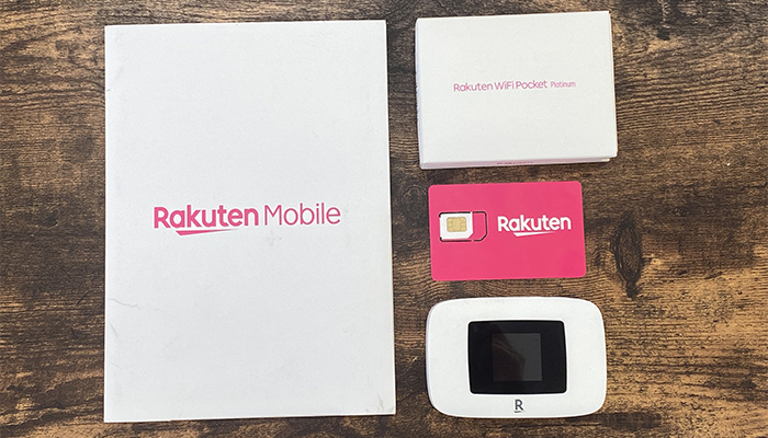 楽天モバイルRakuten WiFi Pocket Platinumの初期設定 箱から取り出す