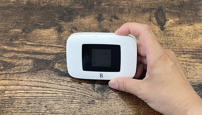 楽天モバイルRakuten WiFi Pocket Platinumの初期設定 電源を入れる